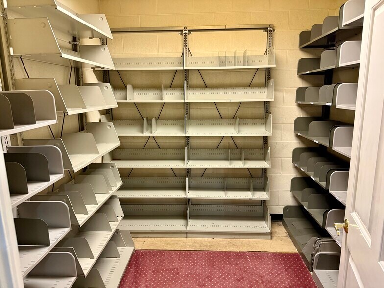 More Photos Of 108 S Main St, Madisonville Office Residential For Sale