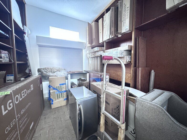 More Photos Of 213 S Rail St W, Shoshone Storefront For Sale