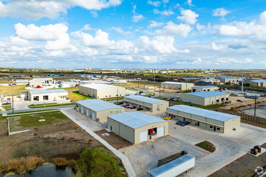 More Photos Of 198 HP Business Drive Rd, San Marcos Warehouse For Lease