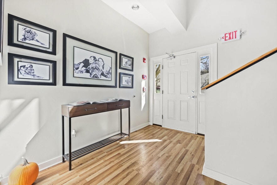 More Photos Of 16 Division St W, Greenwich Loft Creative Space For Lease