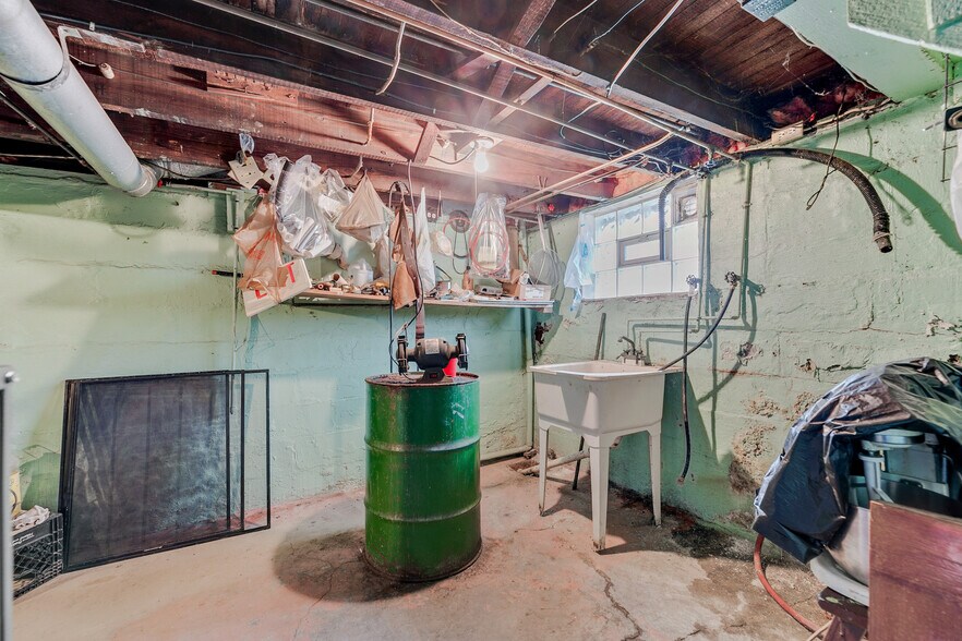 More Photos Of 5543 State Rd, Parma Freestanding For Sale