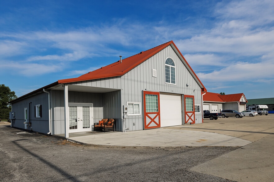 More Photos Of 1518 S Dixon Rd, Kokomo Storefront For Sale