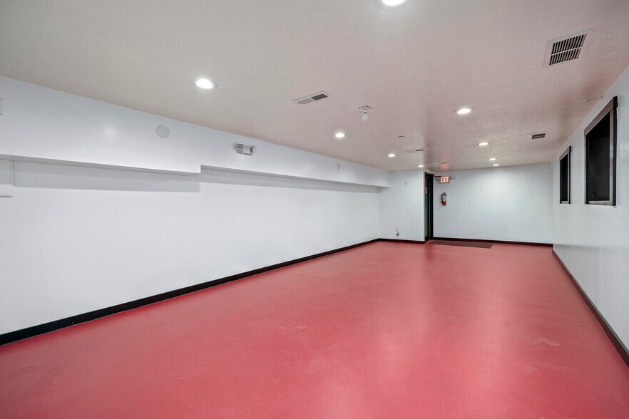 More Photos Of 8741 W Ridge Rd, Elyria General Retail For Sale