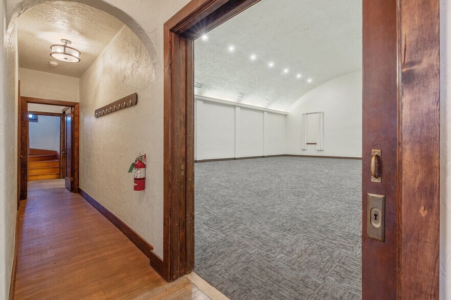 More Photos Of 128 S E St, Exeter Storefront For Sale