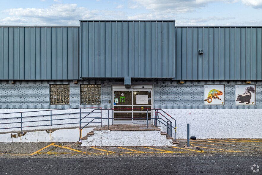 More Photos Of 240 State Rt 17 S, Lodi Warehouse For Lease