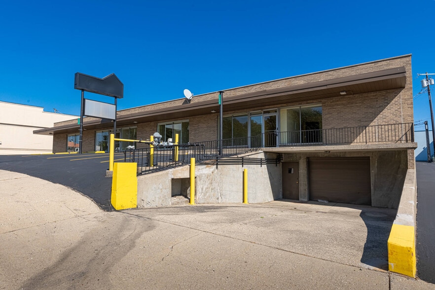 Primary Photo Of 3040-3050 S Kettering Blvd, Moraine Freestanding For Sale