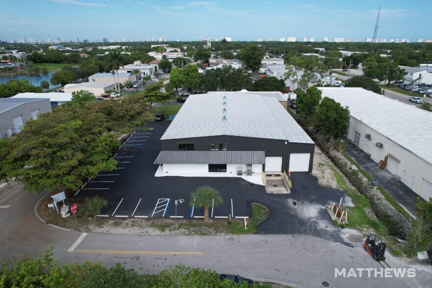 More Photos Of 2221 Corporation Blvd, Naples Light Manufacturing For Sale