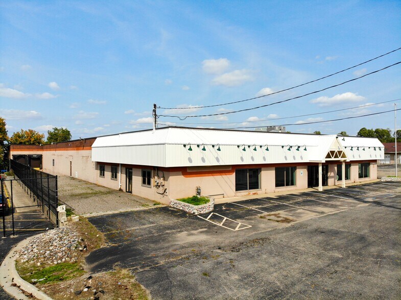 More Photos Of 1325 E Jolly Rd, Lansing Warehouse For Sale