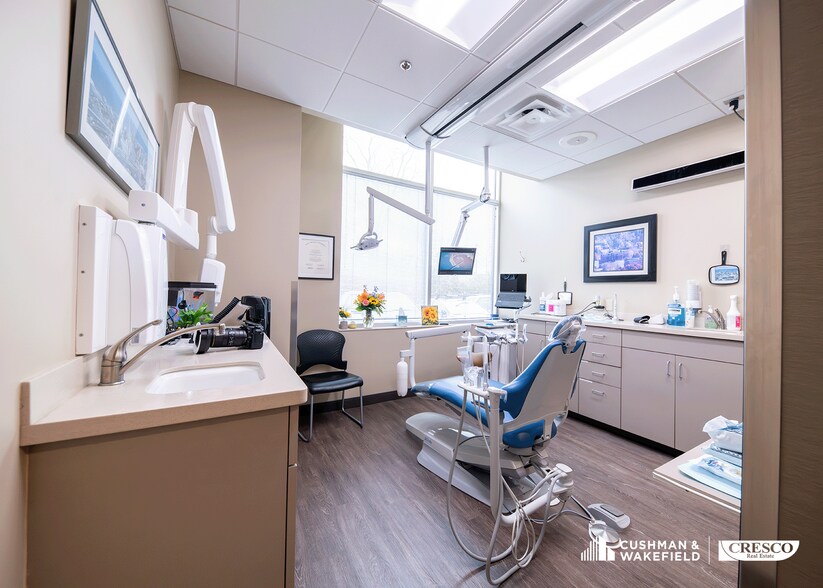 More Photos Of 31099 Chagrin Blvd, Pepper Pike Office For Sale