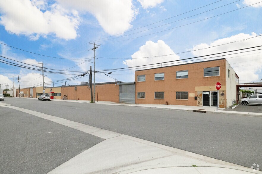 More Photos Of 3333-3345 Royal Ave, Oceanside Light Manufacturing For Lease