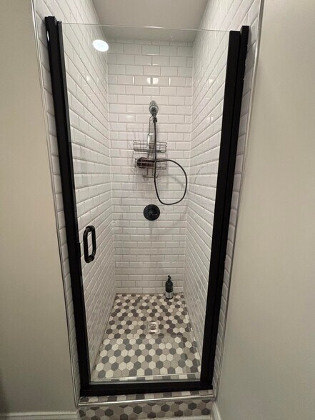 More Photos Of 4804 Whetsel Ave, Cincinnati Storefront Retail Residential For Sale