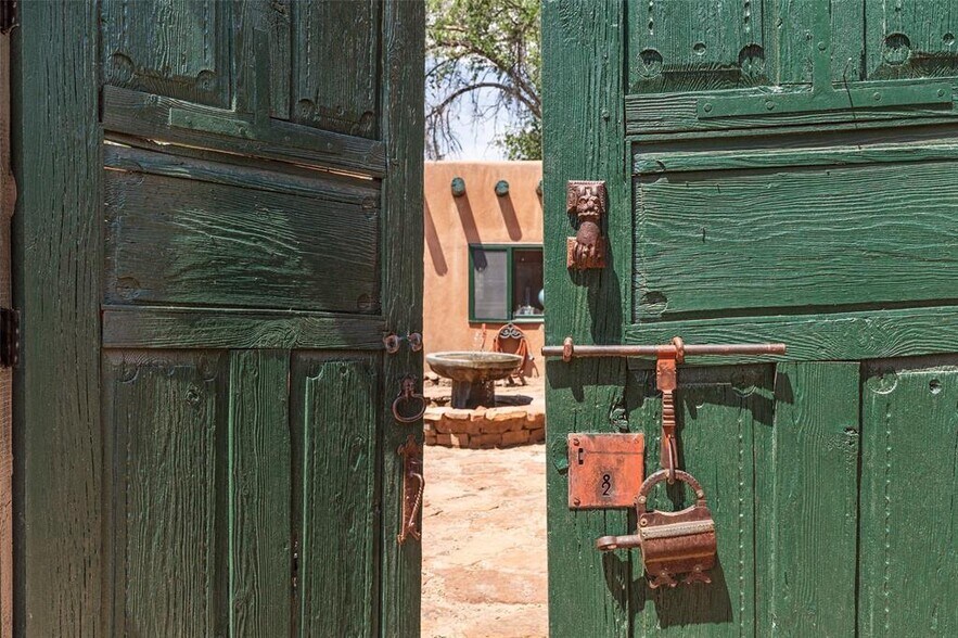 More Photos Of 18 Destierro Trail, Santa Fe Lodge Meeting Hall For Sale