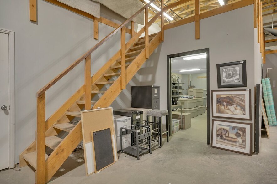 More Photos Of 4403-4413 94 St NW, Edmonton Light Distribution For Sale