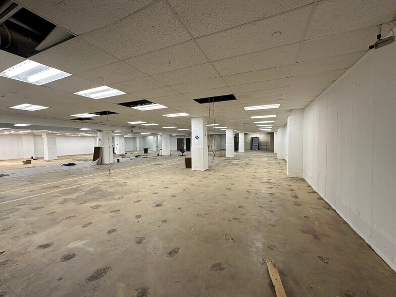 More Photos Of 101 Channel Dr, Port Washington Office For Lease