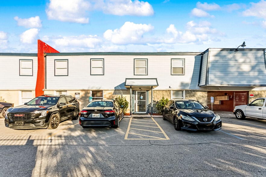More Photos Of 3300 Garden Oaks Dr, New Orleans Apartments For Sale