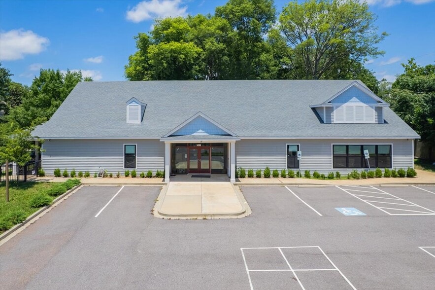 More Photos Of 1430 Poplar Ave, Memphis Office For Sale