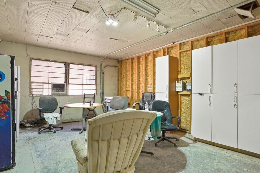 More Photos Of 3300 E 43rd Ave, Denver Manufacturing For Sale