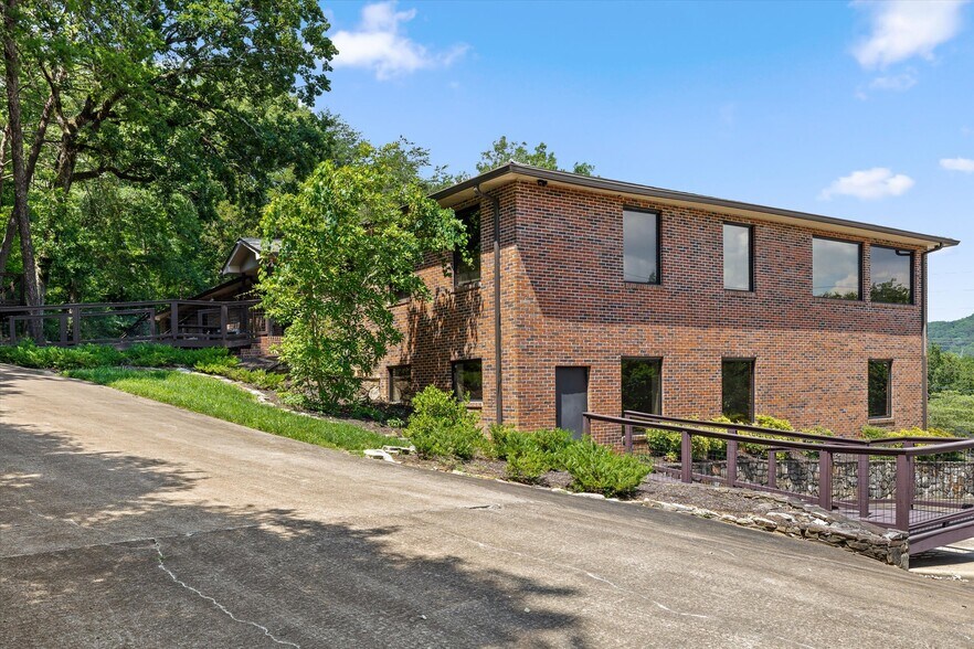 More Photos Of 901 Mountain Creek Rd, Chattanooga Office For Lease