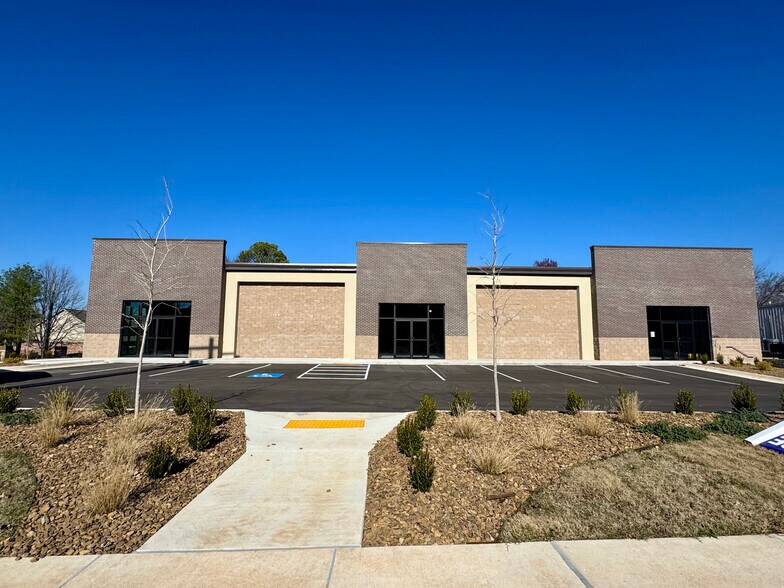 Primary Photo Of 1496 Chester Ave, Springdale General Retail For Lease