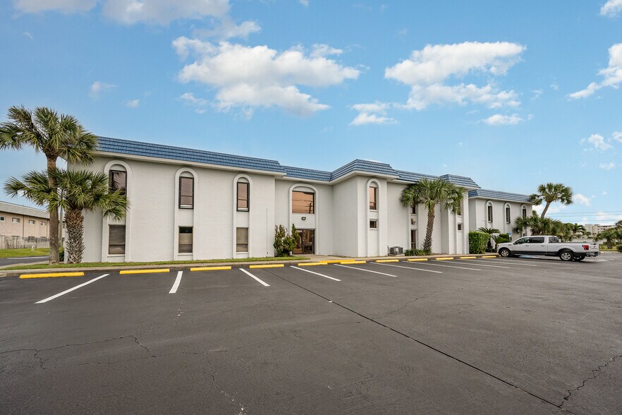 More Photos Of 3000 N Atlantic Ave, Cocoa Beach Office For Lease