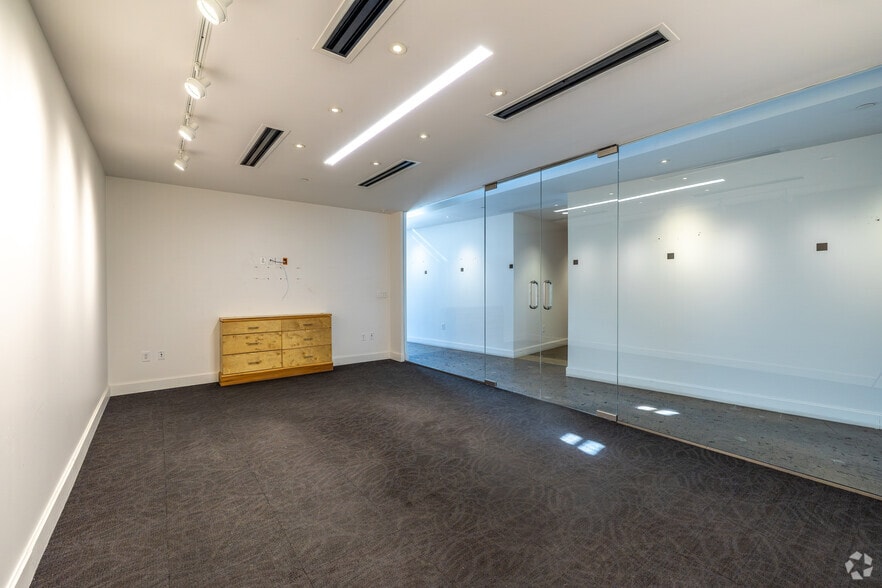 More Photos Of 2001 Irving Blvd, Dallas Showroom For Sale