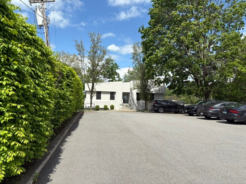 More Photos Of 9 Hunts Ln, Chappaqua Loft Creative Space For Lease