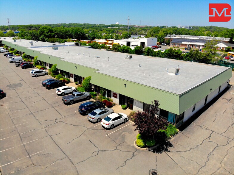 More Photos Of 60-90 Bridge Rd, Islandia Warehouse For Lease