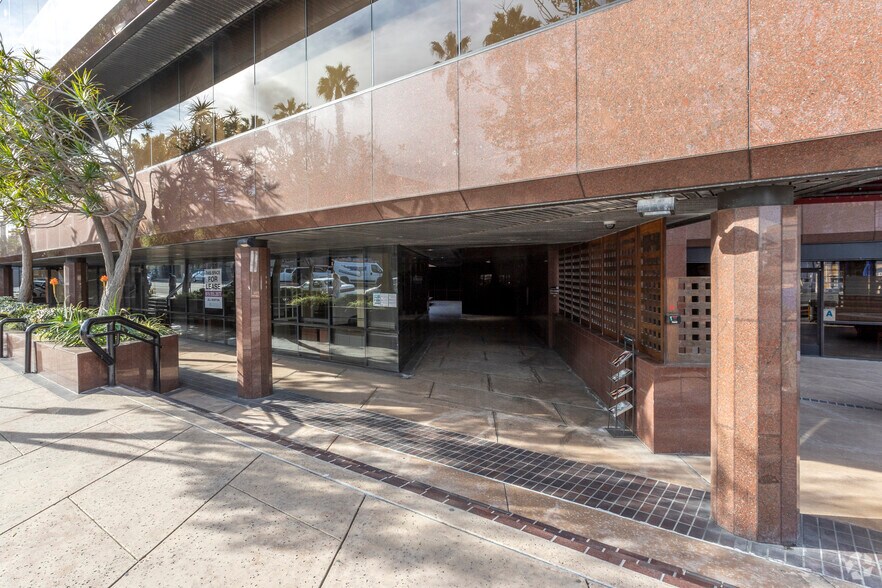 More Photos Of 875 Prospect St, La Jolla Office For Lease