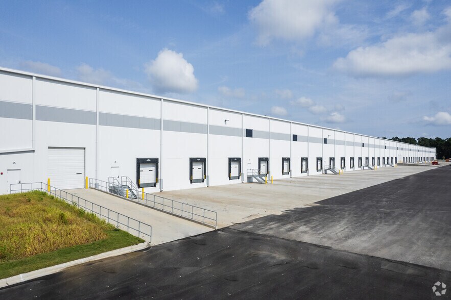 More Photos Of 562 Omni Industrial Blvd, Summerville Unknown For Lease