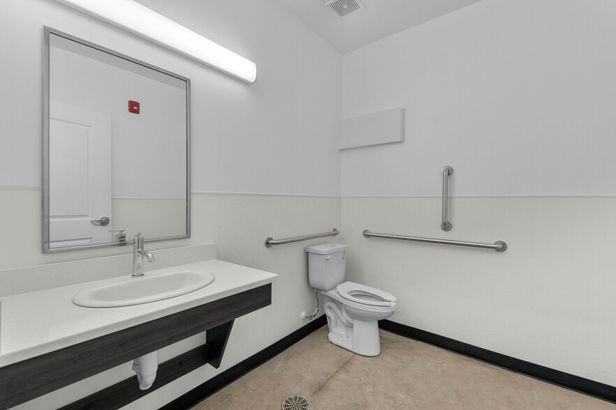 More Photos Of 174 N Old Highway 91, Hurricane Warehouse For Lease