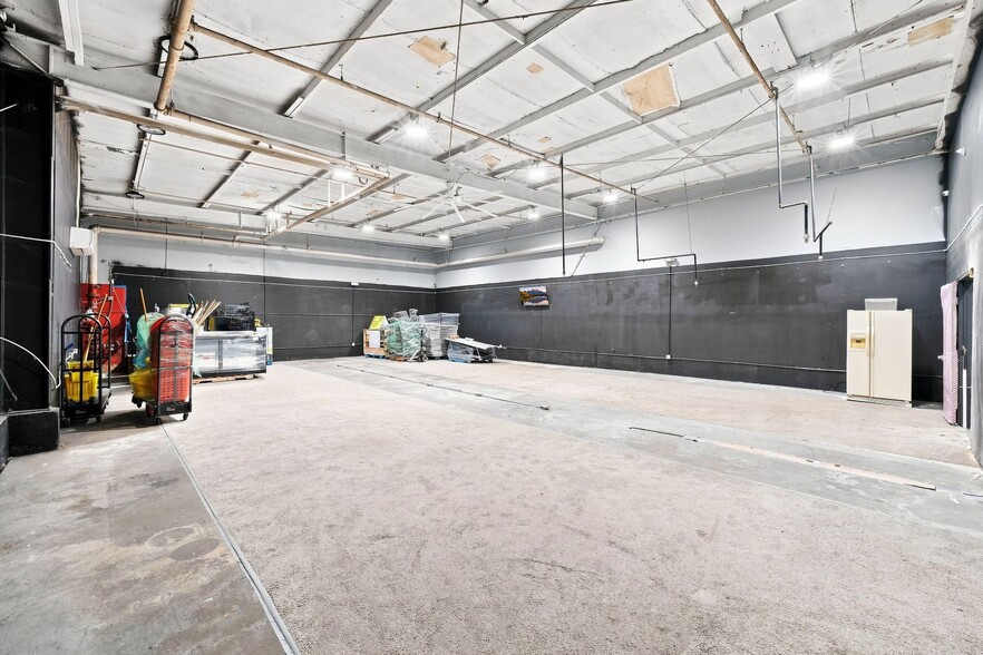 More Photos Of 5811 Lyons Ave, Houston Freestanding For Lease