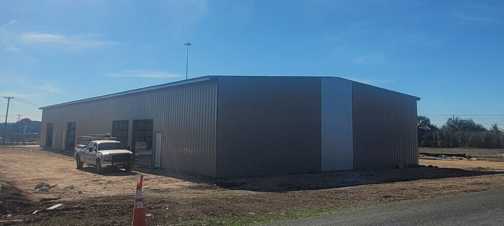 More Photos Of 161 Weldon Johnson Way, Kyle Industrial For Lease