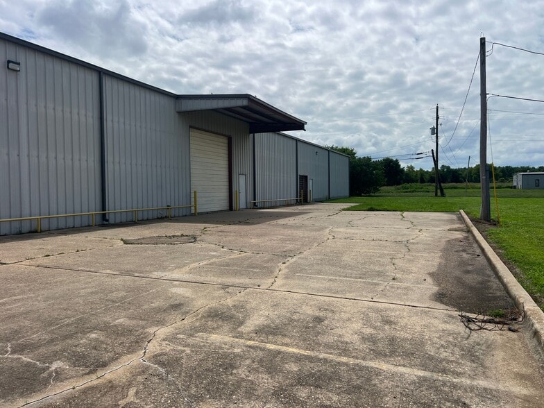 More Photos Of 1506 Corporate Dr, Shreveport Manufacturing For Lease