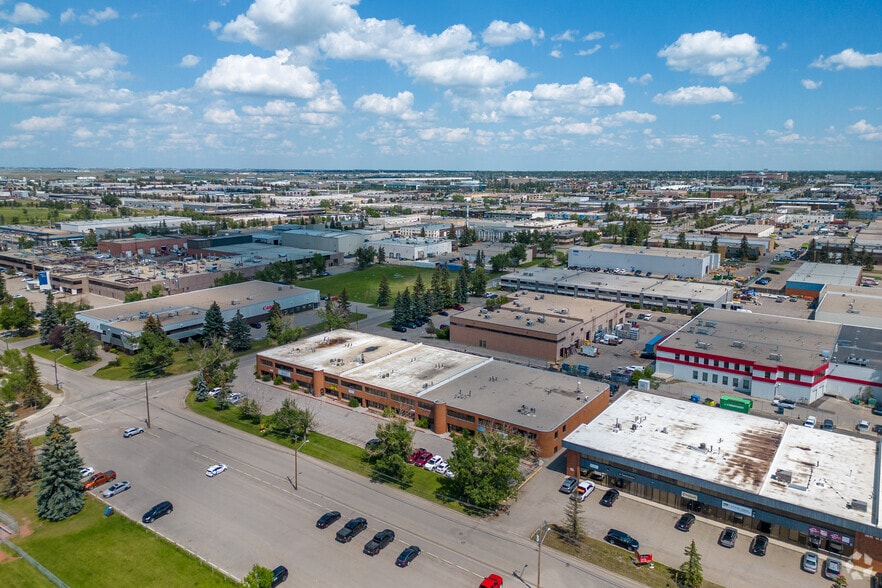 More Photos Of 1715 27th Ave NE, Calgary Manufacturing For Lease