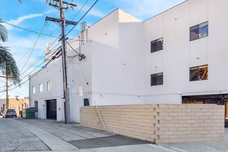 More Photos Of 400 S Victory Blvd, Burbank Office For Sale