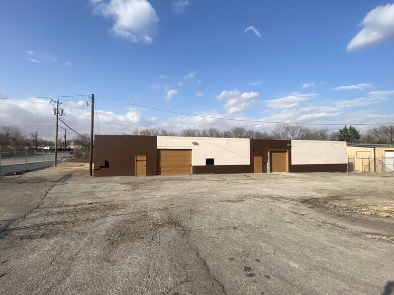 More Photos Of 2463 S Riverside Dr, Fort Worth Unknown For Lease