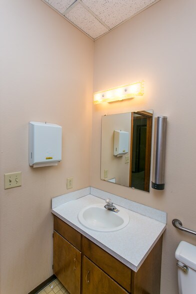 More Photos Of 100 N Fruitland St, Kennewick Office For Lease