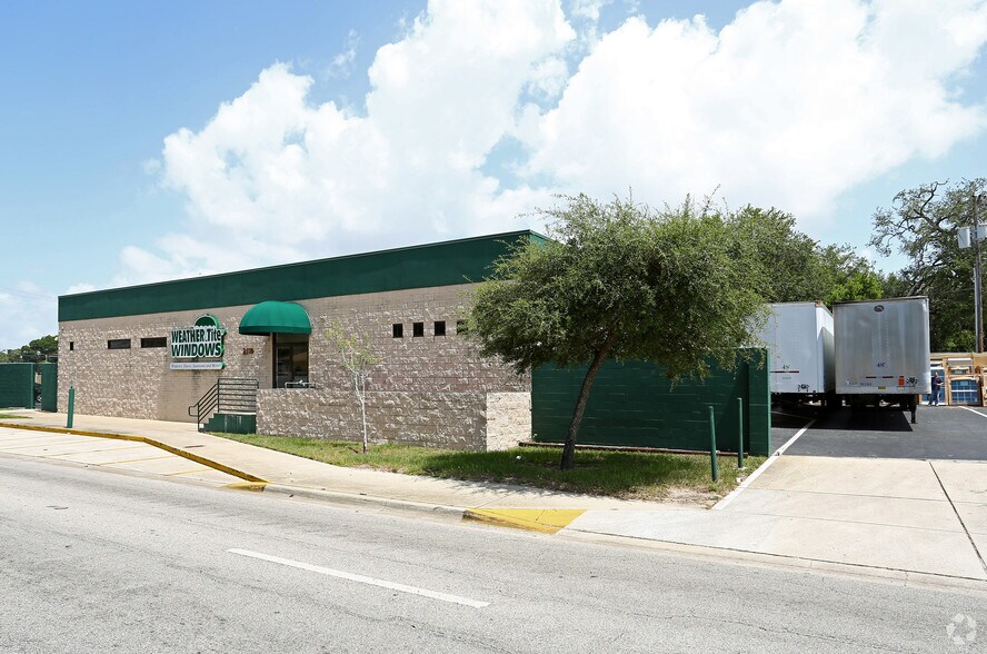Primary Photo Of 2125 W Columbus Dr, Tampa Light Distribution For Lease