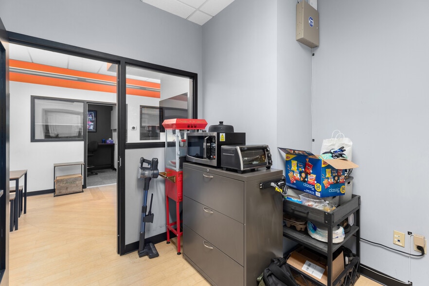 More Photos Of 934 Glenwood Ave SE, Atlanta Loft Creative Space For Sale