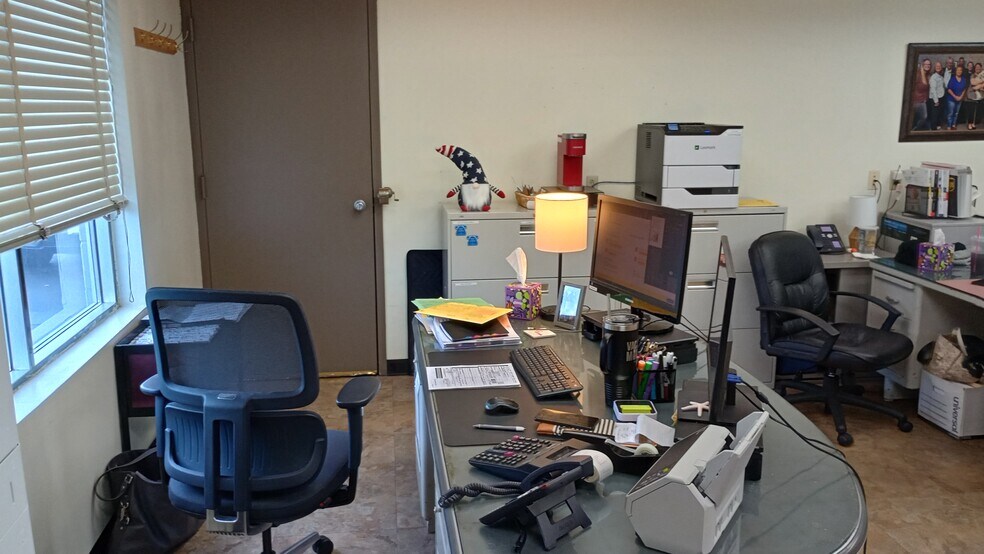 More Photos Of 520 W Kimberly Rd, Davenport Auto Dealership For Lease