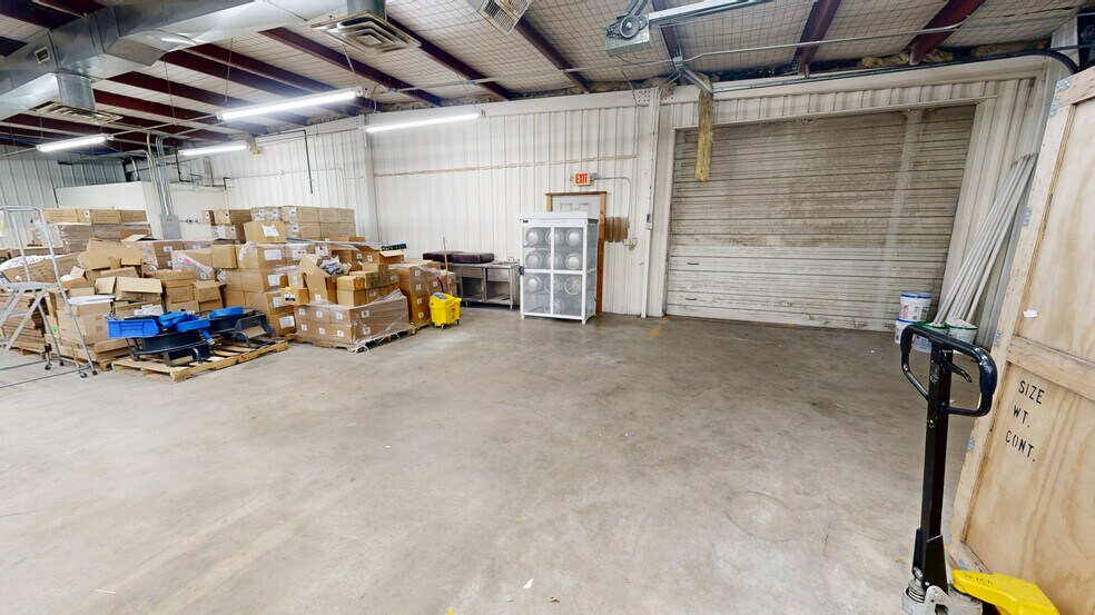 More Photos Of 555-559 N 13th St, Rogers Warehouse For Lease