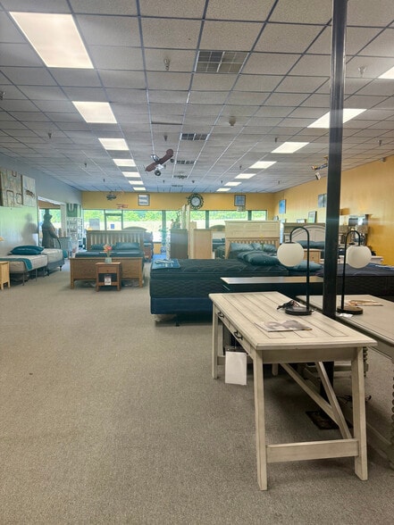 More Photos Of 97 Plaistow Rd, Plaistow Freestanding For Lease