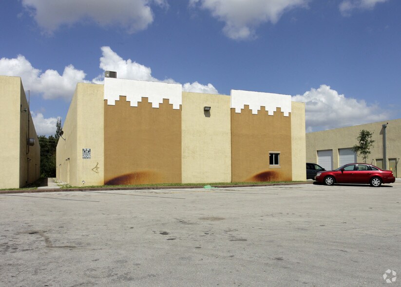 More Photos Of 13401-13431 NW 47th Ave, Opa-locka Warehouse For Sale
