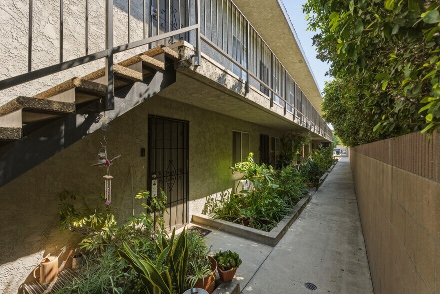 More Photos Of 814 W Redondo Beach Blvd, Gardena Apartments For Sale