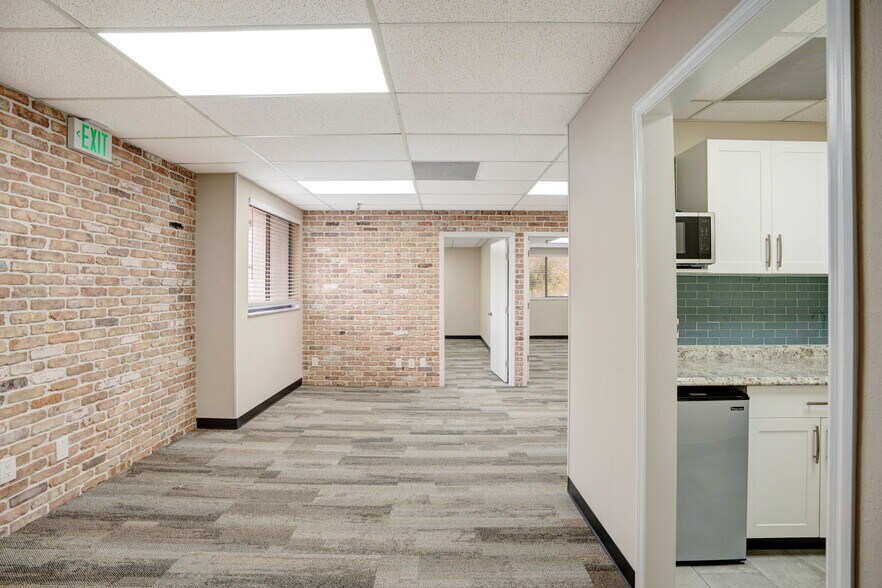 More Photos Of 1717 2nd St, Sarasota Office For Lease
