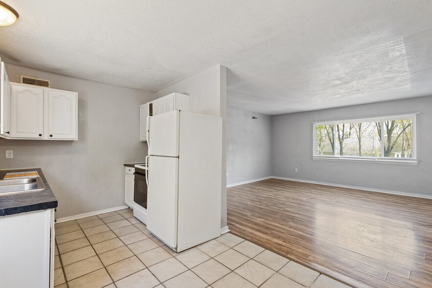 More Photos Of 525 N Arlington St, Kalamazoo Apartments For Sale