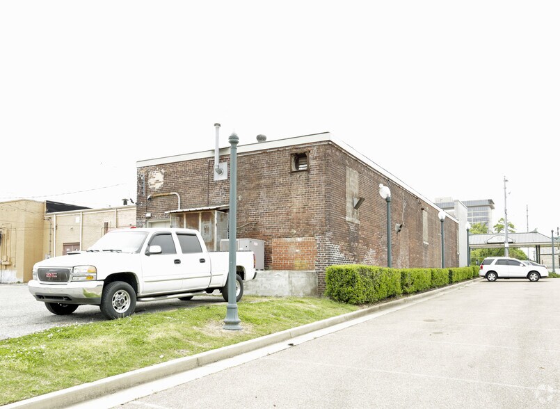 More Photos Of 1314 Madison Ave, Memphis Storefront For Sale