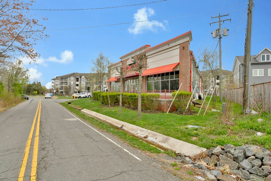 More Photos Of 21735 Shellhorn Rd, Ashburn Storefront For Sale