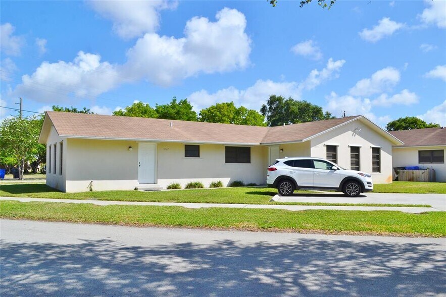 More Photos Of 5907 Tyler St, Hollywood Apartments For Sale