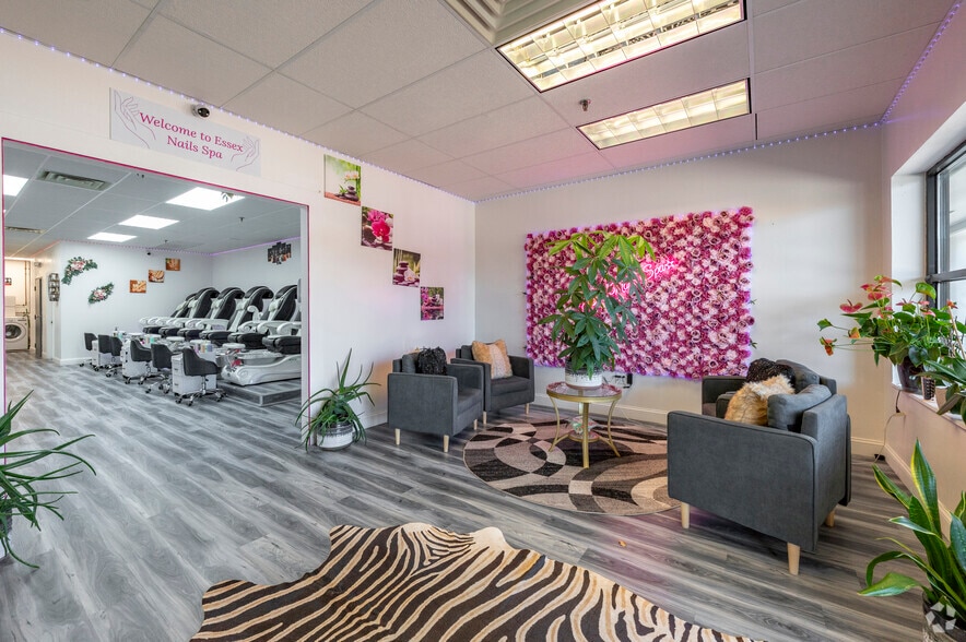 More Photos Of 125 Westbrook Rd, Essex Storefront For Sale